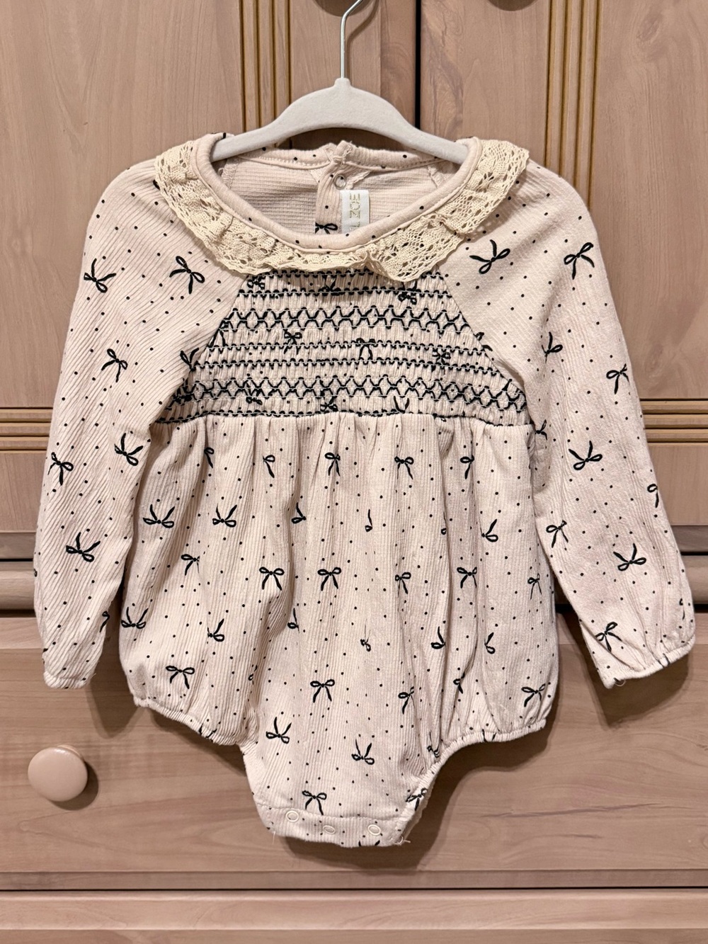 Cream Bow-Print Long-Sleeve Baby One-Piece with Lace Collar